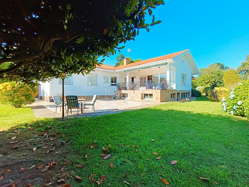 Foto f656c384-f928-4df3-b4e3-0e1ccf07dd3a. Chalet *** una casa con personalidad en el centro *** en Oleiros