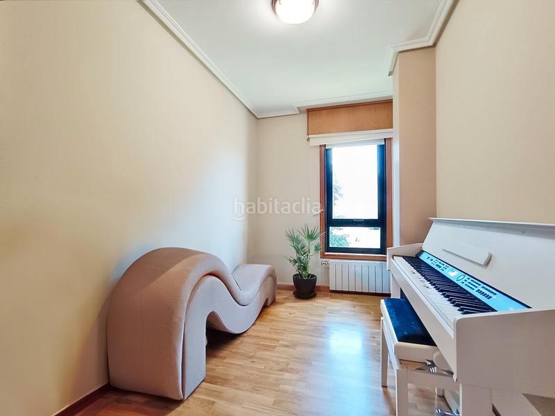 Foto d26b3665-c267-4fe6-8a7f-59de816d03cd. Piso *** luz, espacio y comodidad para tu familia en Perillo *** en Oleiros