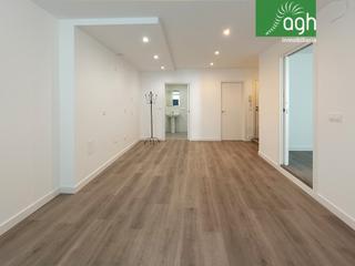 Rent Office space  Rúa san luís. *** cómoda oficina en entreplanta próxima a los juzgados ***