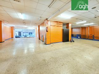 Rent Business premise in Rúa oidor gregorio tovar 30. *** local con más de 1.100 m² y fachada a dos calles en los mall