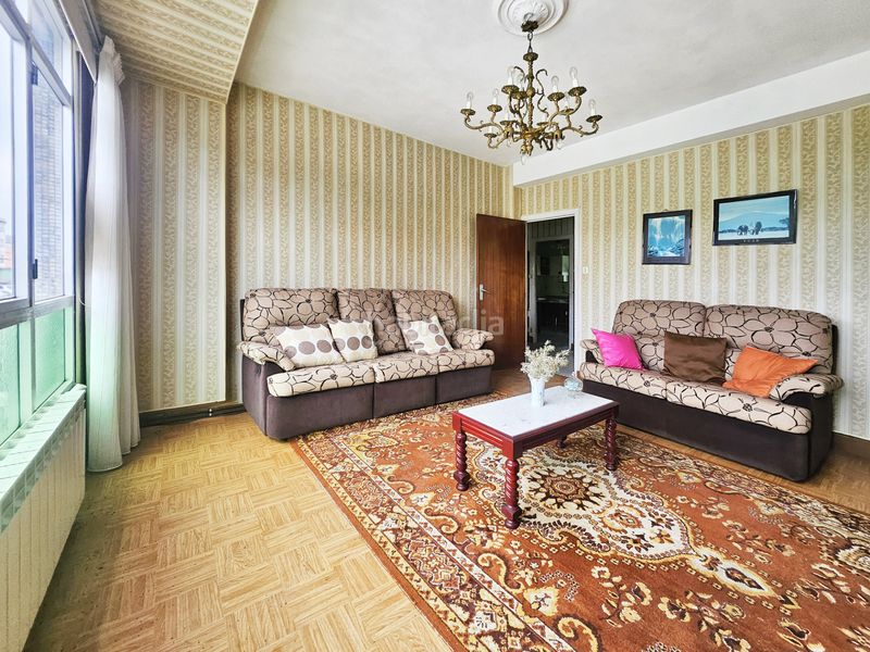 Foto d799b517-385c-441b-b04d-cad704793a0a. Casa aparellada amb aparcament a Laracha