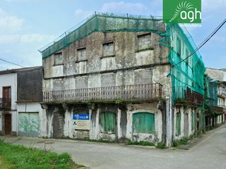 Casa pareada en R�a cano da r�a 35. *** a 120 m del puerto: crea viviendas con garaje en pleno centr