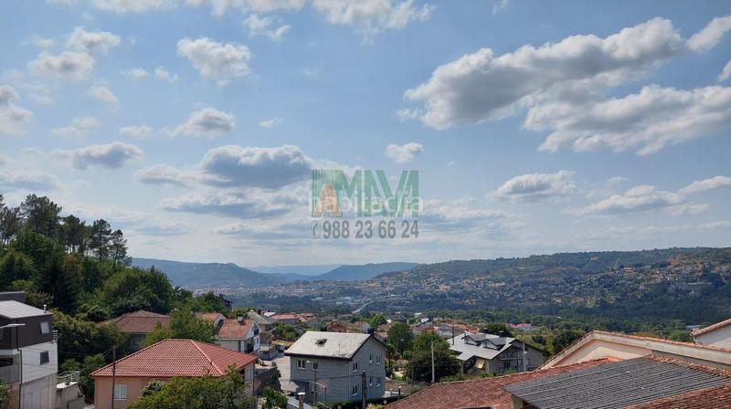 Foto f772b16f-ebb4-4dcd-b7dc-4bbe48b95bec. Casa amb aparcament a As Lagoas Ourense