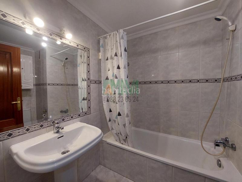 Foto 44b736a3-7f75-48ab-9508-09a76b263d6a. Lloguer apartament amb calefacció aparcament a Universidad Ourense