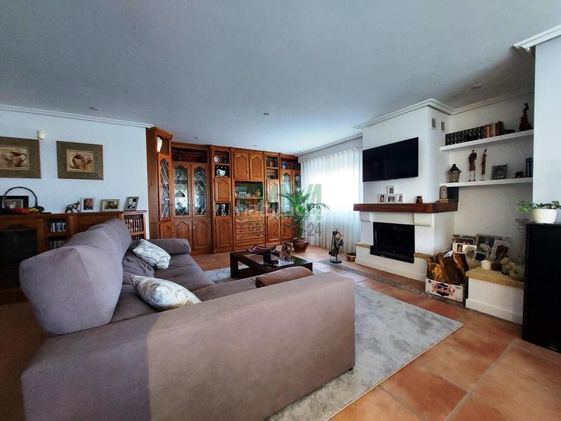Foto 0d28794b-dcd1-413d-8656-8bda3ad31234. Chalet con riscaldamento parcheggio piscina in San Cibrao das Viñas