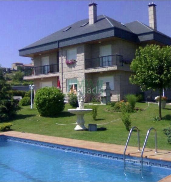 Foto bf082ccc-0369-40cf-983c-88b59b93bd7c. Chalet con riscaldamento parcheggio piscina in San Cibrao das Viñas