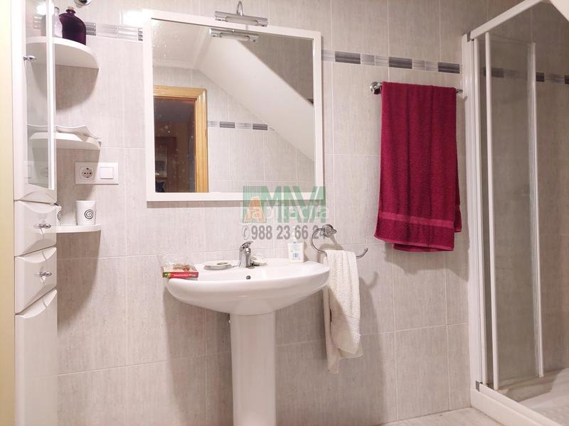 Foto 297f67d1-7523-45e1-8cc1-528abc459c02. Chalet con riscaldamento parcheggio in As Lagoas Ourense