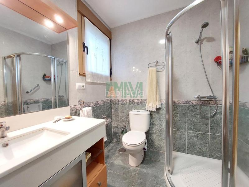 Foto 3cf38fee-99c9-4fc7-b8f2-c1c810fc394a. Chalet con riscaldamento parcheggio in As Lagoas Ourense