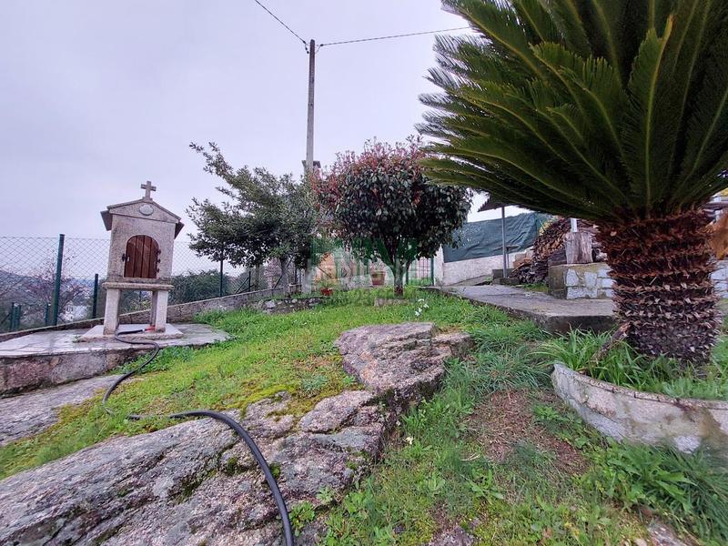Foto 5f244406-99e8-4f0d-8ad3-c8fb59be6b79. Chalet con riscaldamento parcheggio in As Lagoas Ourense
