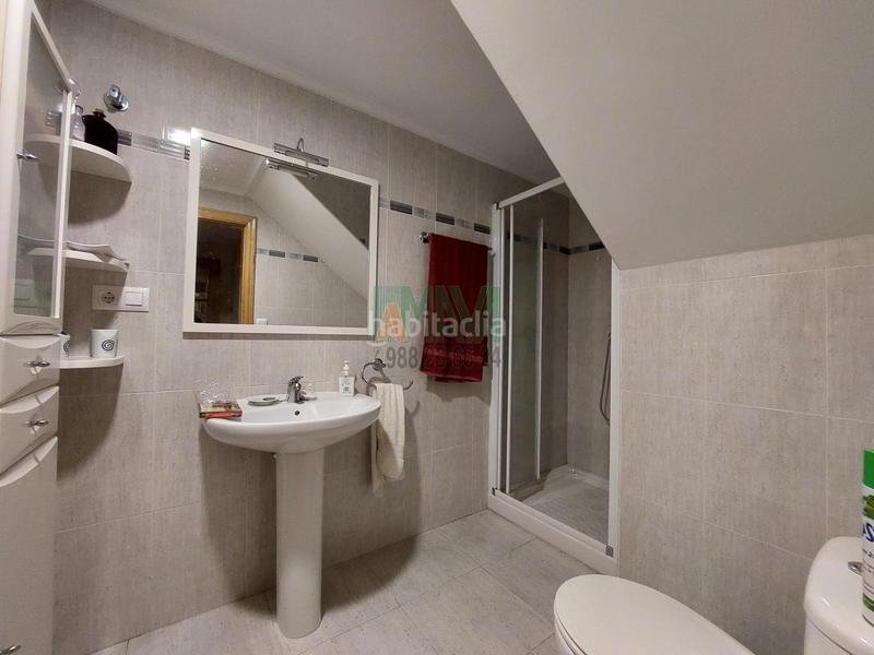 Foto 7ef3d32c-99d4-43be-b6a0-ccad4dafcf5b. Chalet con riscaldamento parcheggio in As Lagoas Ourense