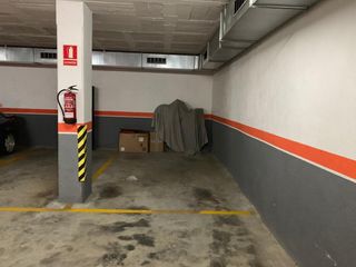 Alquiler Parking coche en Carrer de benviure 42. Buen acceso