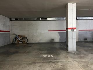 Parking voiture à Carrer primer de maig 45