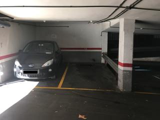 Parking coche en Carrer de palams 28. Buen acceso y maniobra