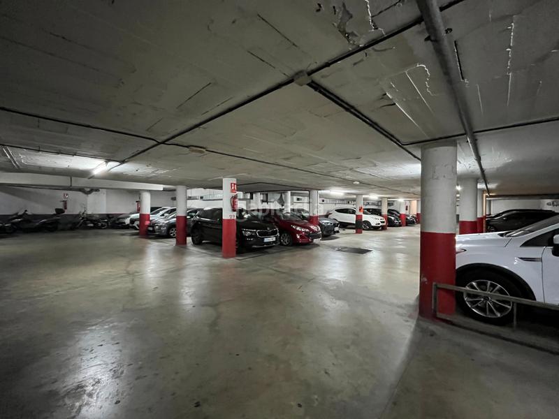 Foto 050a835a-57e7-4afe-a96c-d771a8201b1d. Aparcament cotxe a Centre Viladecans