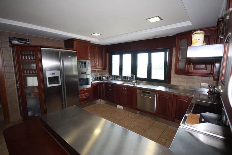 Foto a73ec671-07b6-4469-88dc-77897990722f. Chalet avec cheminée chauffage parking dans Oseiro Arteixo