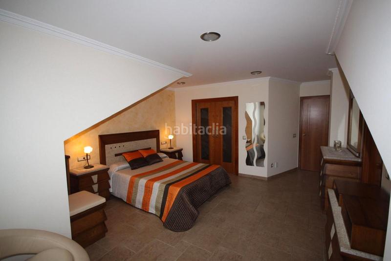 Foto bafbf2ad-cc65-4d09-9016-de9527c75cf5. Chalet avec cheminée chauffage parking dans Oseiro Arteixo