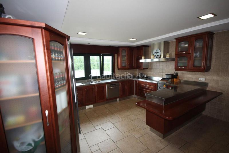 Foto c713bc13-4c98-409c-adbe-bab75909ca5b. Chalet avec cheminée chauffage parking dans Oseiro Arteixo