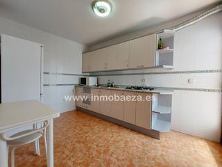 Pis a Baeza. Piso en venta en barrio andalucía, 4 dormitorios.