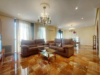 Rent Flat in Baeza. Piso en alquiler en c carmen, 3 dormitorios.