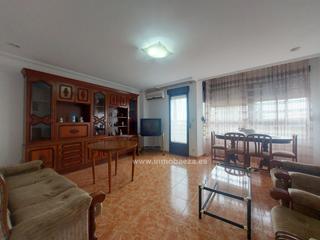 Miete Etagenwohnung in Baeza. Piso en alquiler en barrio andalucía, 4 dormitorios.