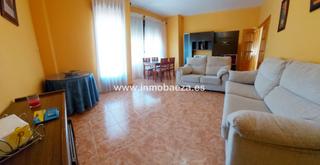 Miete Etagenwohnung in Baeza. Piso en alquiler en barrio andalucía, 4 dormitorios.