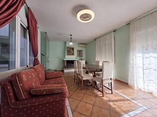 Maison à Baeza. Casa en venta en academia g.c., 5 dormitorios.
