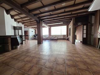 Lloguer Local Comercial a Baeza. Local en alquiler en avd. andalucía, 4 dormitorios.