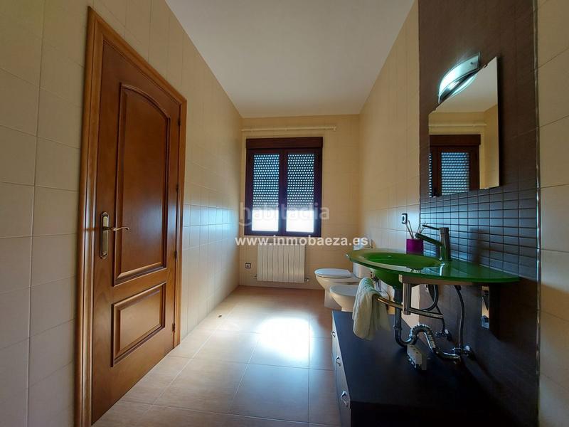 Foto 922d0bf6-3380-40ad-8e03-be063d81a553. Xalet amb calefacció aparcament a Baeza