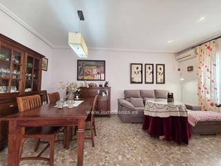 Haus in Baeza. Casa en venta en murallas, 4 dormitorios.