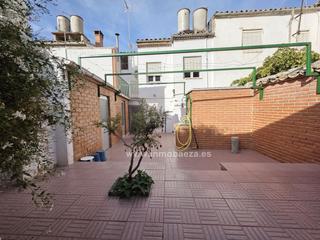 Haus in Baeza. Casa en venta en c rojo, 3 dormitorios.