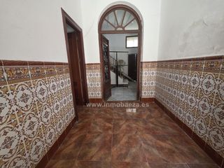 Maison en Baeza. Casa en venta en baeza, 4 dormitorios.