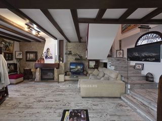Maison en Baeza. Casa en venta en centro, 3 dormitorios.