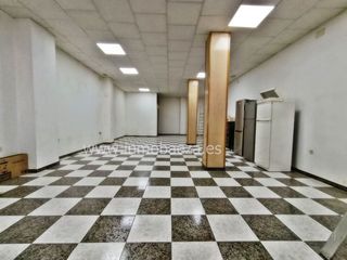 Rent Business premise in Baeza. Local comercial a la calle en alquiler en avd. puche pardo.