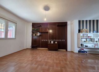 Casa a Baeza. Casa en venta en academia g.c., 5 dormitorios.