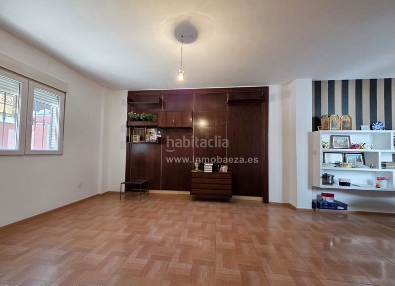Foto 4f10593a-b285-4ea5-880b-18358d488e2b. Casa amb calefacció aparcament a Baeza