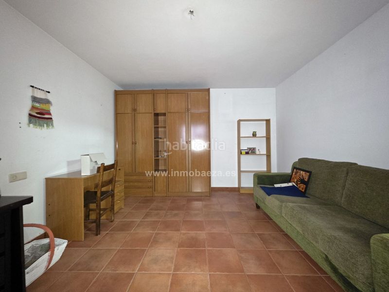 Foto 523541d4-d4c5-48a3-843f-020a750d22ce. Casa amb calefacció aparcament a Baeza