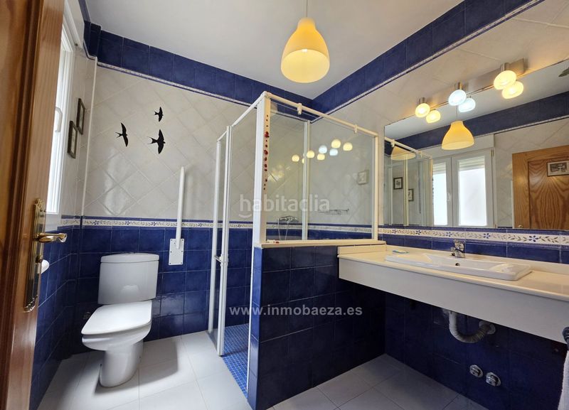 Foto e50f4b6f-0342-4497-be39-510e576817e1. Casa amb calefacció aparcament a Baeza