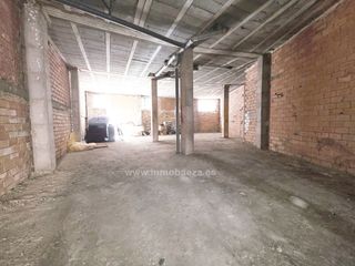 Business premise in Baeza. Local en venta en tres fuentes.