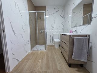 Miete Etagenwohnung in Baeza. Piso en alquiler en fuente de los leones, 2 dormitorios.