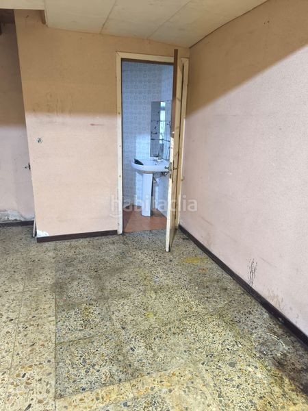 Foto f442135a-a12c-4349-903c-17053f78eee7. Rent business premise in avenida da terra cha 25 in Vilalba