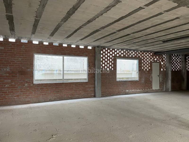 Foto 231d69e7-00a6-4bbb-9c7e-d3529f1b44b4. Lloguer local comercial a avenida la paz 7 a Llanes pueblo Llanes