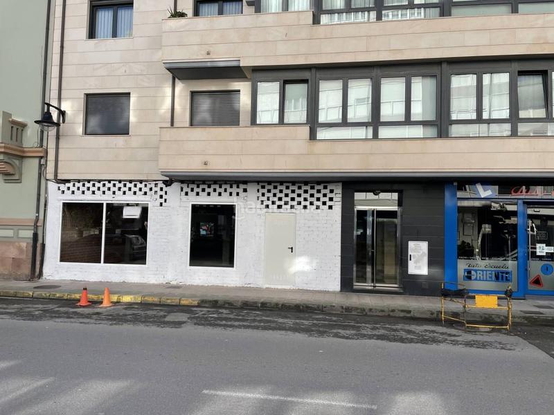 Foto 7c325623-7abb-42f6-9032-e4aad2af2fbc. Lloguer local comercial a avenida la paz 7 a Llanes pueblo Llanes