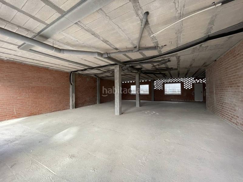 Foto 89dba8a5-17e8-4406-b7ea-506b4e77fa28. Lloguer local comercial a avenida la paz 7 a Llanes pueblo Llanes