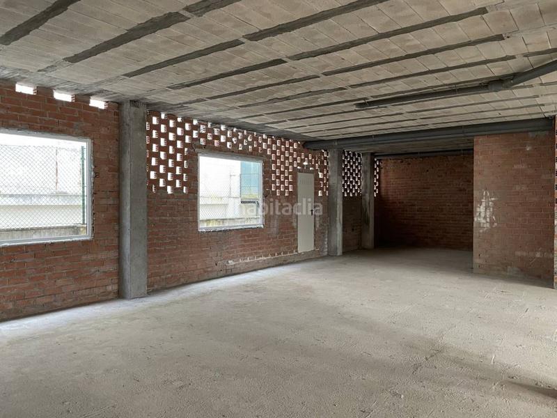 Foto 8f3d6c6d-056f-41d8-a77b-6808ae5ddb25. Lloguer local comercial a avenida la paz 7 a Llanes pueblo Llanes