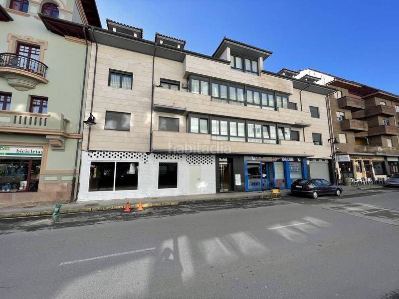 Foto aee3ff07-8ff2-4c26-9a2f-f033cc72fdd5. Lloguer local comercial a avenida la paz 7 a Llanes pueblo Llanes