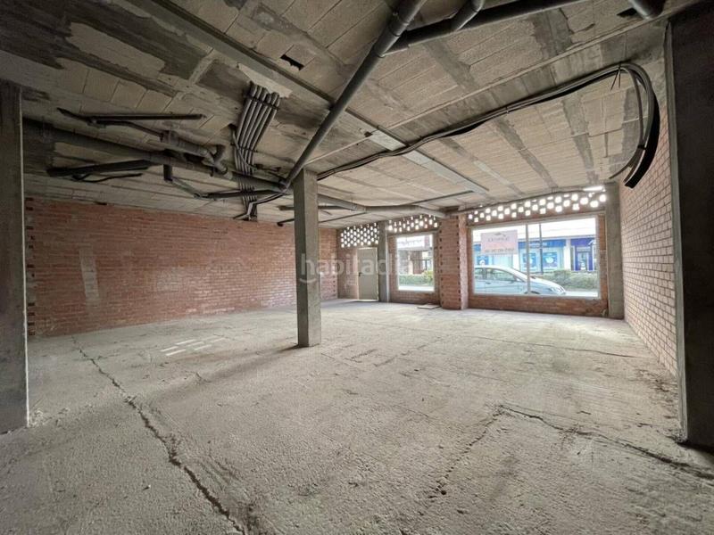 Foto cb1cb073-95e2-41fe-8ea0-db8d659401ea. Lloguer local comercial a avenida la paz 7 a Llanes pueblo Llanes