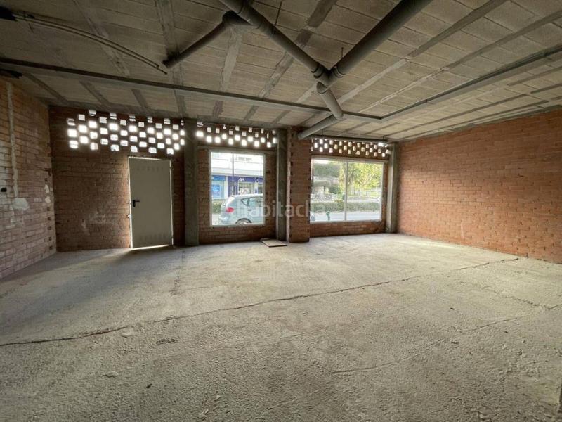 Foto ed69990e-152d-4af8-91e0-c7258a1724c6. Lloguer local comercial a avenida la paz 7 a Llanes pueblo Llanes