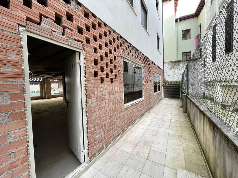 Foto edb3b75a-df10-41b7-9572-7a3428284ce0. Lloguer local comercial a avenida la paz 7 a Llanes pueblo Llanes