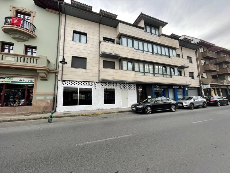 Foto edc11f84-78f9-47c8-8b86-c1ab2260c21c. Lloguer local comercial a avenida la paz 7 a Llanes pueblo Llanes