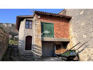 Casa a Siejo 0. Conjunto formado por 1 pequeño apartamento y 1 cuadra para rehab